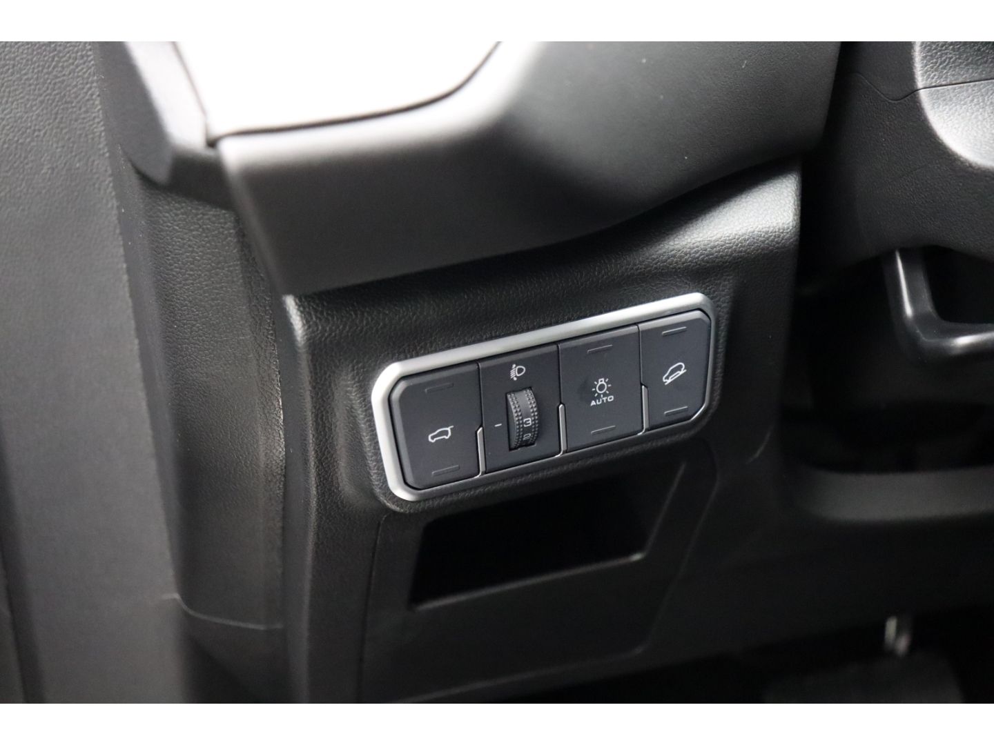 Fahrzeugabbildung GWM Haval H6 1.5 HEV FWD Luxury Pano ACC