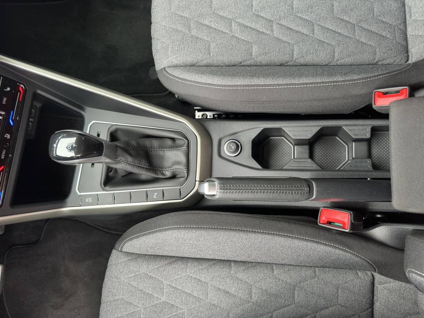 Fahrzeugabbildung Volkswagen Taigo MOVE MOVE 1.5l TSI-DSG,Kamera,SH,AHK,LED,C