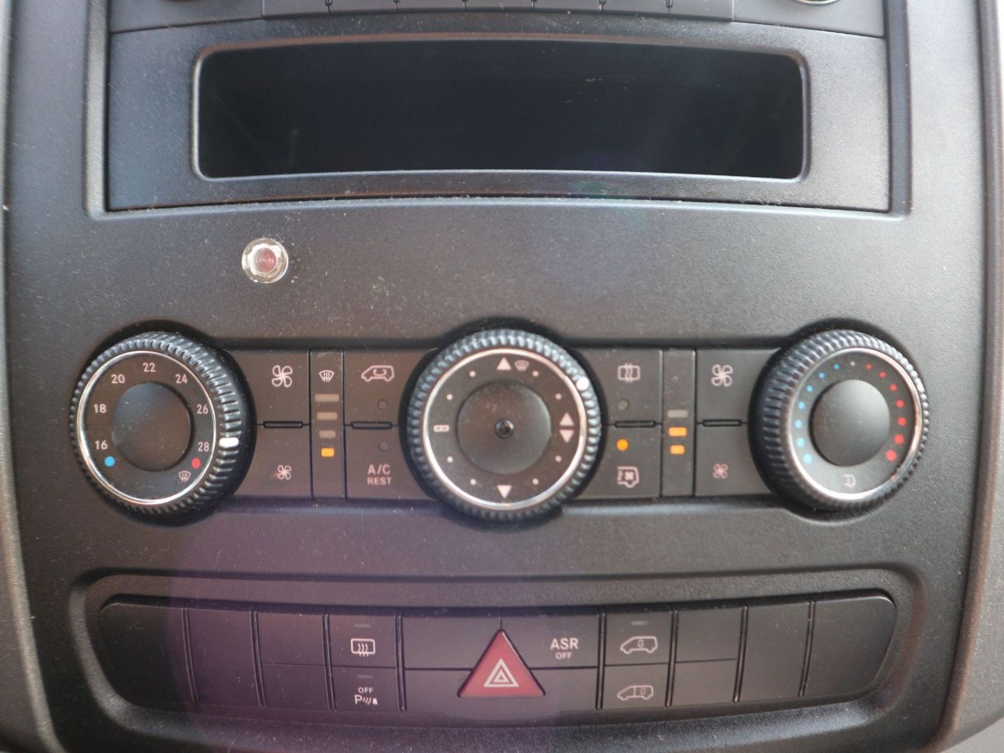 Fahrzeugabbildung Volkswagen Crafter 35 Behindertengerecht Rollstuhl-Rampe