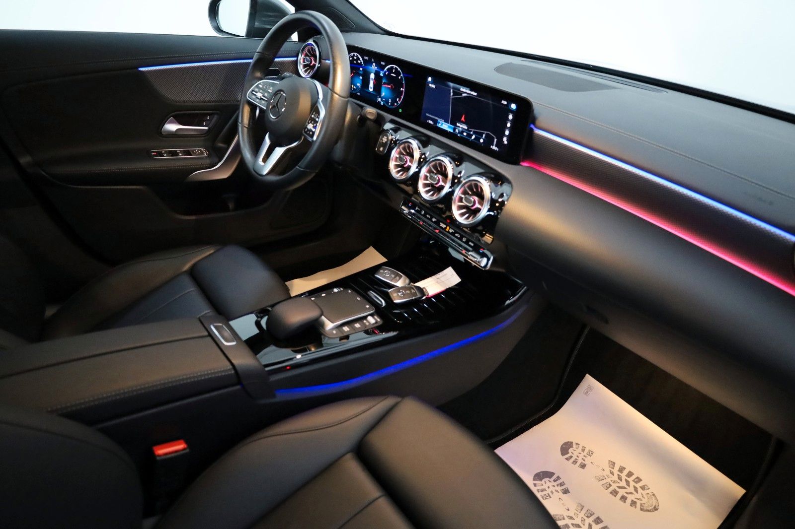 Fahrzeugabbildung Mercedes-Benz CLA 200 d Coupe Leder,Navi,LED,SH,Kamera,AHK