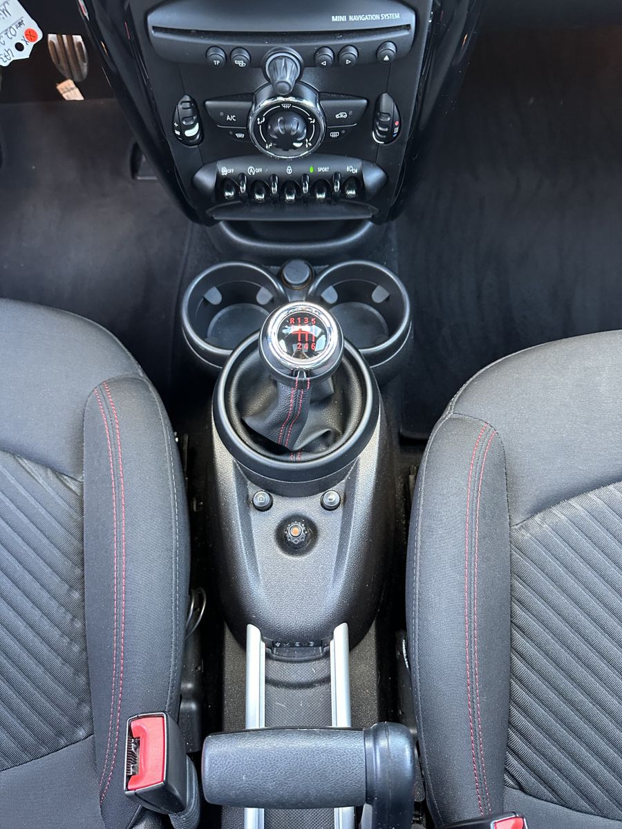 Fahrzeugabbildung MINI Cooper S Countryman JCW NAV+GLASDACH+BLUETOOTH