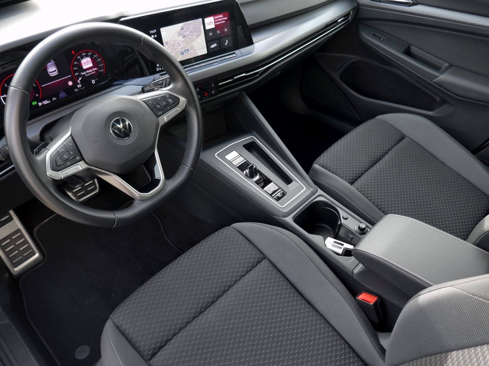 Fahrzeugabbildung Volkswagen Golf VIII Active 2.0 TDI DSG | LED AHK RFK ACC