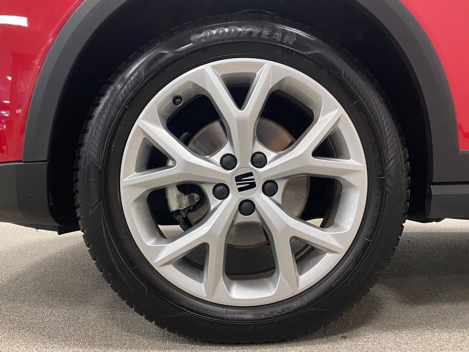 Fahrzeugabbildung SEAT Arona FR 1.0 TSI+NAVIGATION+ALLWETTER+WIRELESS+
