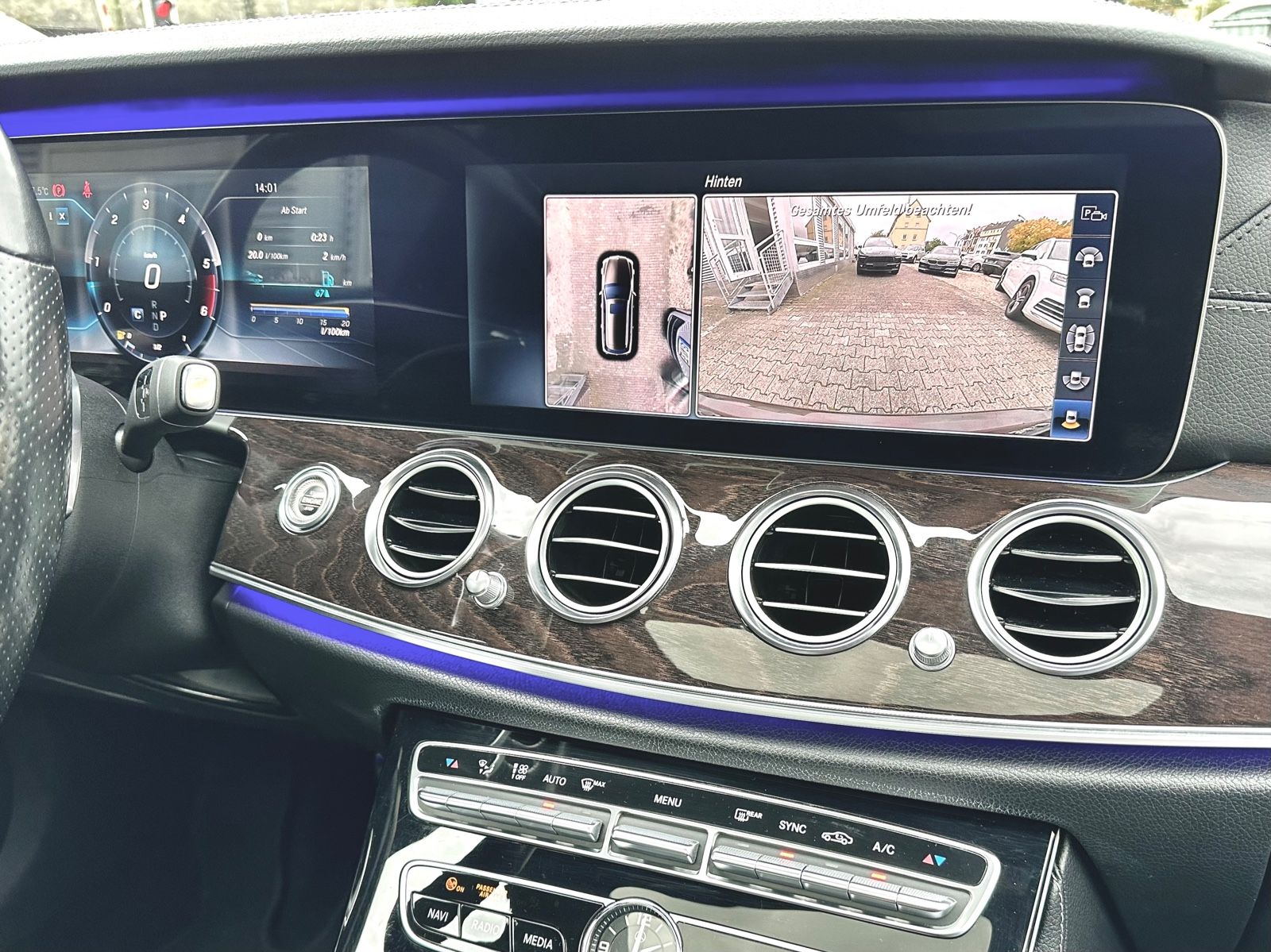 Fahrzeugabbildung Mercedes-Benz E 350 d T AMG LINE 4MATIC*PANO+M.2018*