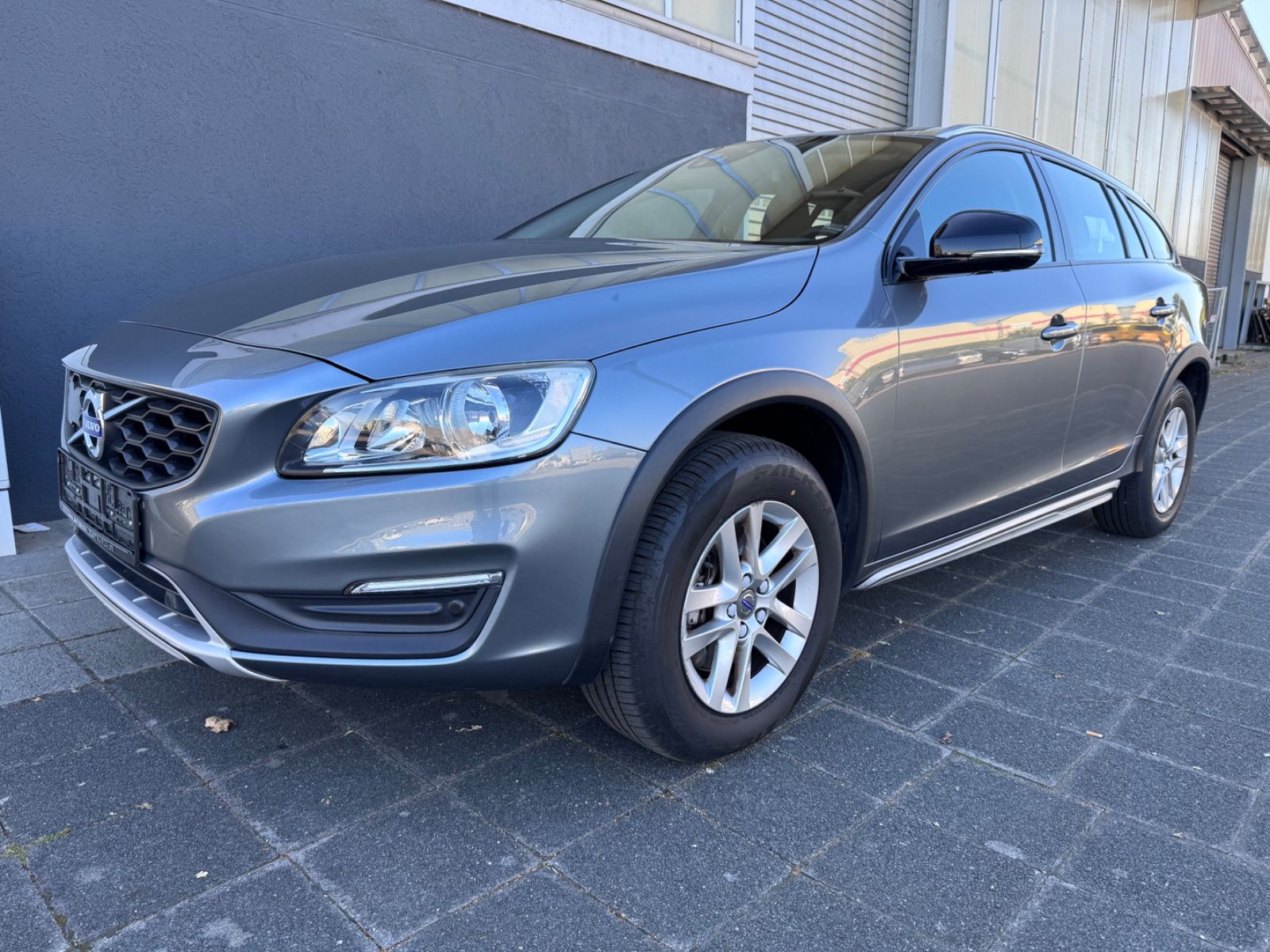 VOLVO V60 CC