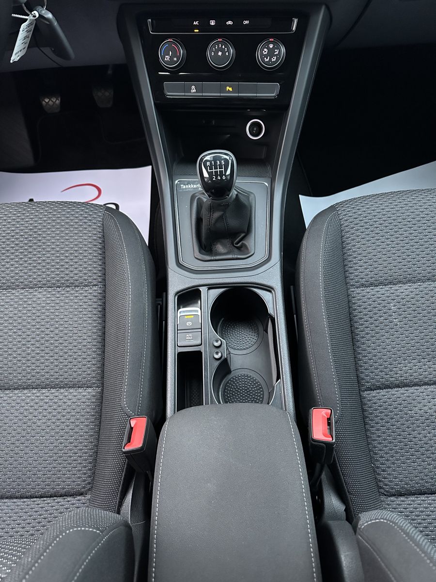 Fahrzeugabbildung Volkswagen Touran 2.0 TDI Comfortline NAV+LED+ACC+PP+EURO6D