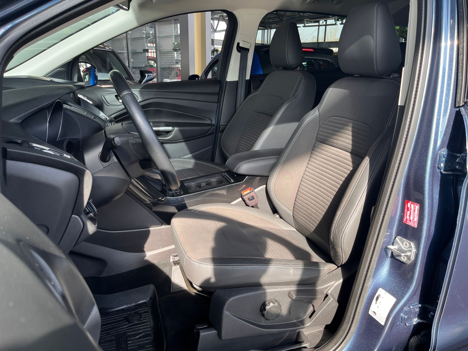 Fahrzeugabbildung Ford Kuga Titanium 4x4 AHK CARPLAY NAV DAB SHZ