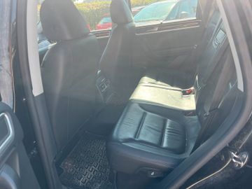 Volkswagen Touareg - 12