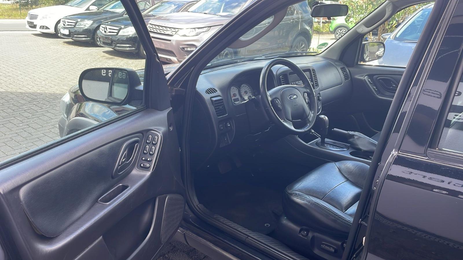 Ford Maverick 2004 — photo 11