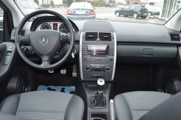 Mercedes-Benz A 150  Avantgarde AHKLamelleSHPDCAlu 17