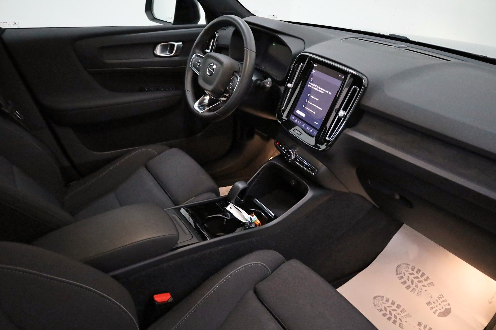 Fahrzeugabbildung Volvo XC40 Plus Recharge Navi,SH,StandHZ,Kamera,ACC