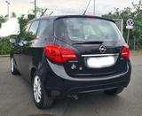Opel Rollstuhlgerecht umgebauter Opel Meriva - Opel Meriva mit Diesel-Antrieb: Kleinbus