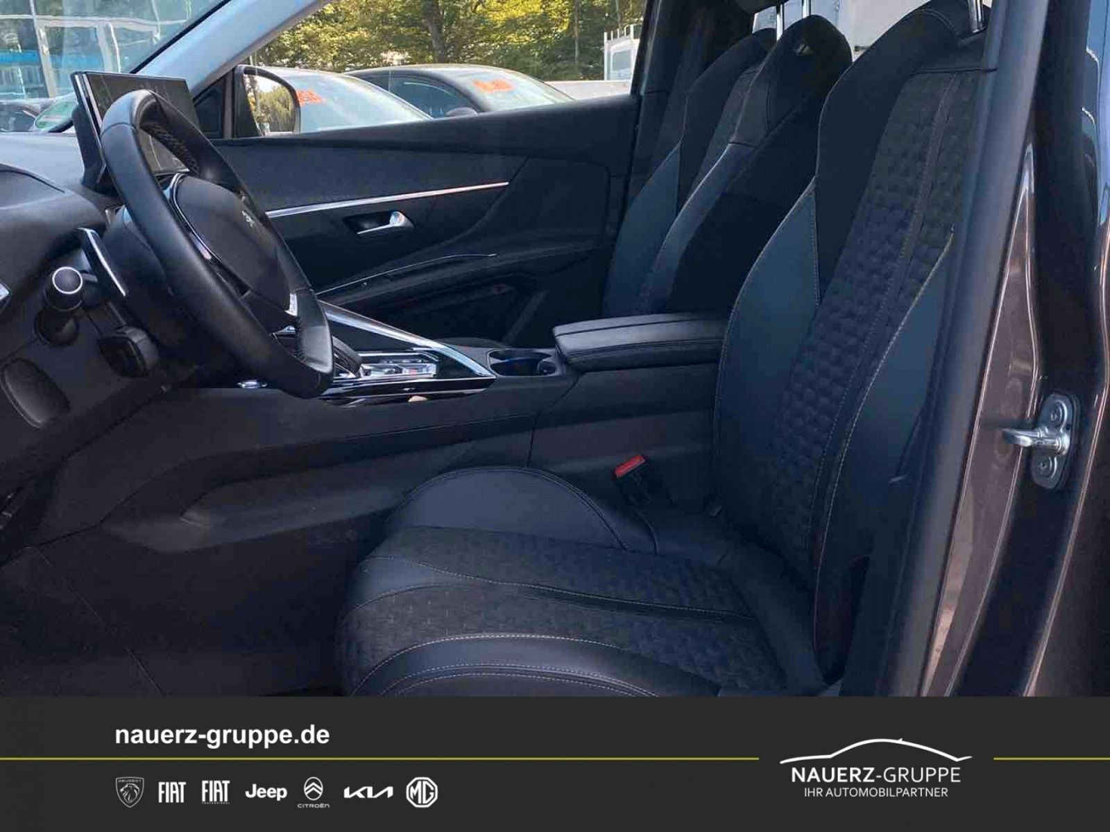 Fahrzeugabbildung Peugeot 3008 Hybrid 225 Roadtrip