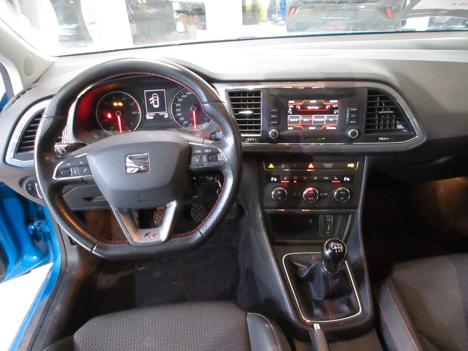 Fahrzeugabbildung SEAT Leon 1.8T FR LED/SHZ/PDC/18"ALU/TEMPOMAT