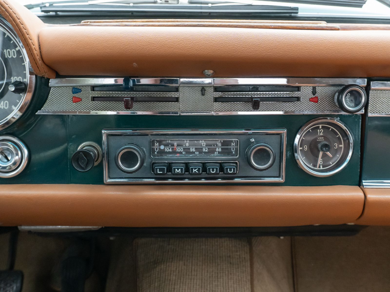 Fahrzeugabbildung Mercedes-Benz 230 SL Pagode H-Zulassung Automatik Leder W113
