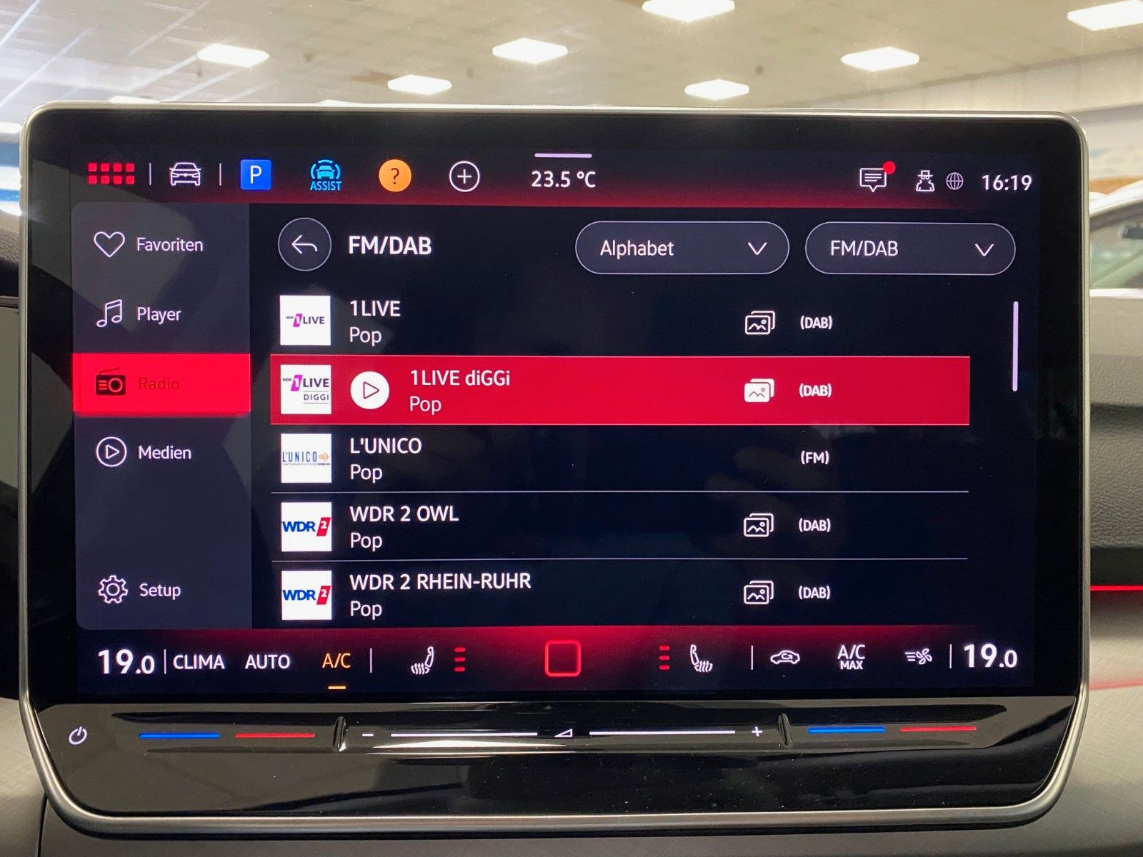 Fahrzeugabbildung Volkswagen Golf 8 Variant 2.0 TDI Life Variant+ACC+PDC v+h+