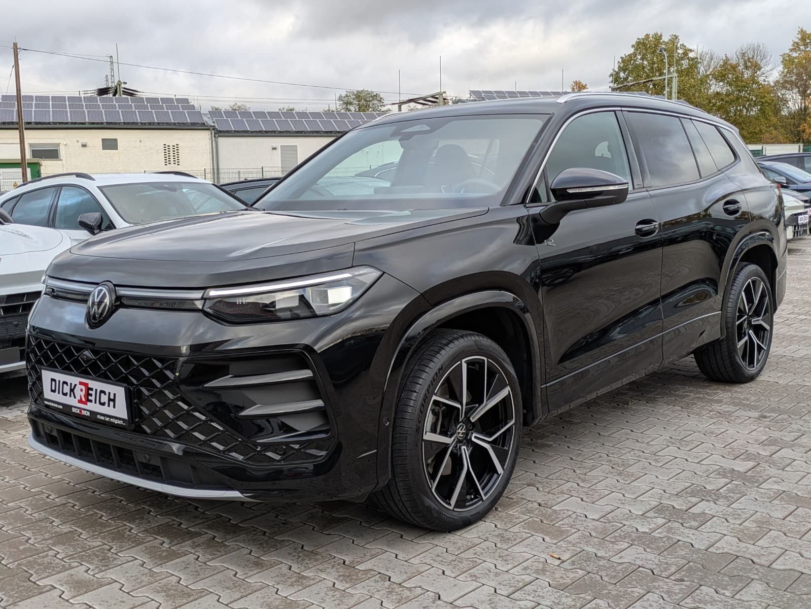 Fahrzeugabbildung Volkswagen Tayron 2.0 TDI 4M R-Line 7Si*MATRIX*AHK*PANO*HUD