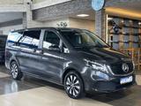 Mercedes-Benz EQV 300 lang LED R.Cam Navi SHZ PDC BLIS Klima - Mercedes-Benz EQV aus 2023