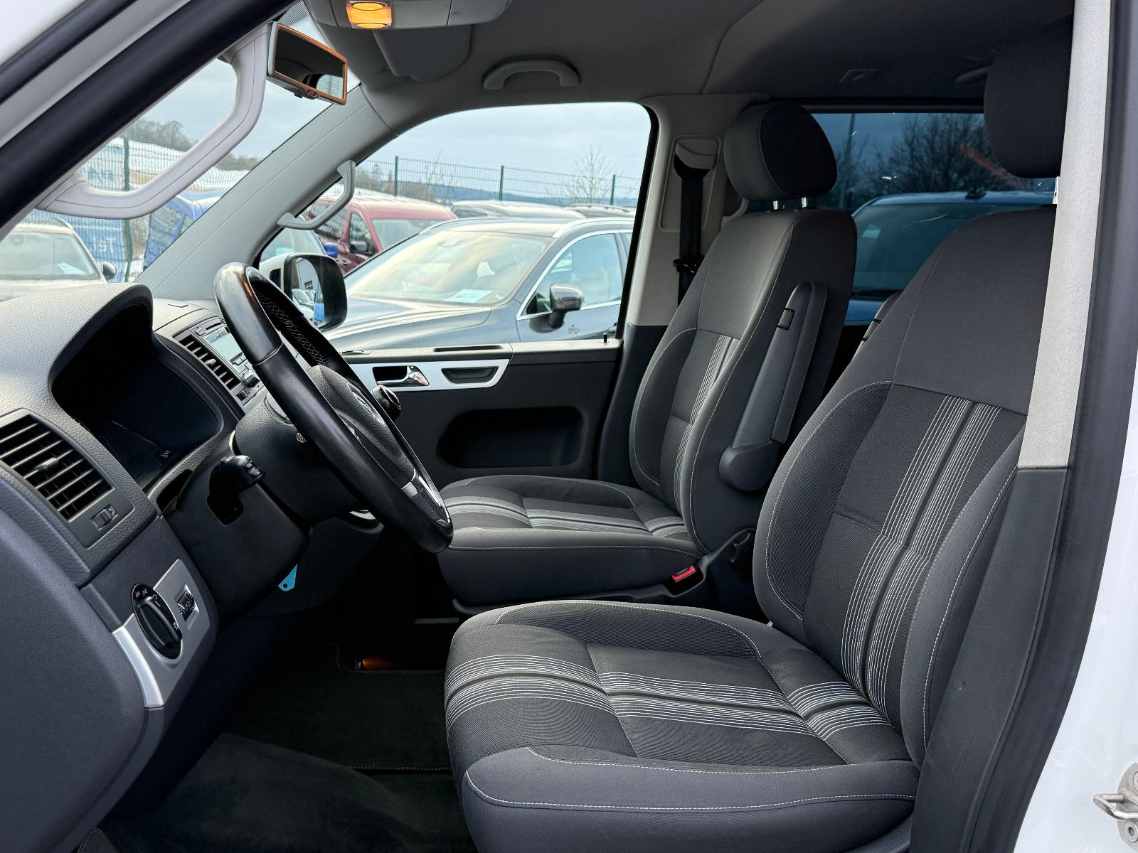 Fahrzeugabbildung Volkswagen T5 Multivan Edition 25 DAB GRA Side-Assist PDC