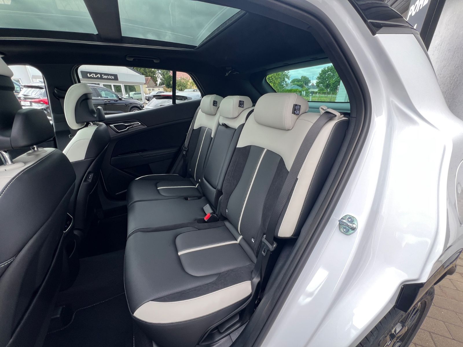 Fahrzeugabbildung Kia SPORTAGE 1.6T AWD DCT GTL SD GD DRI SOUND MJ 25