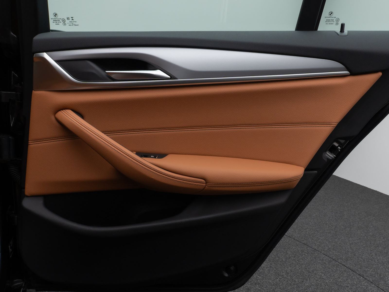 Fahrzeugabbildung BMW 520d Panorama DAB Leder AHK Alarm M Sport 18Zoll