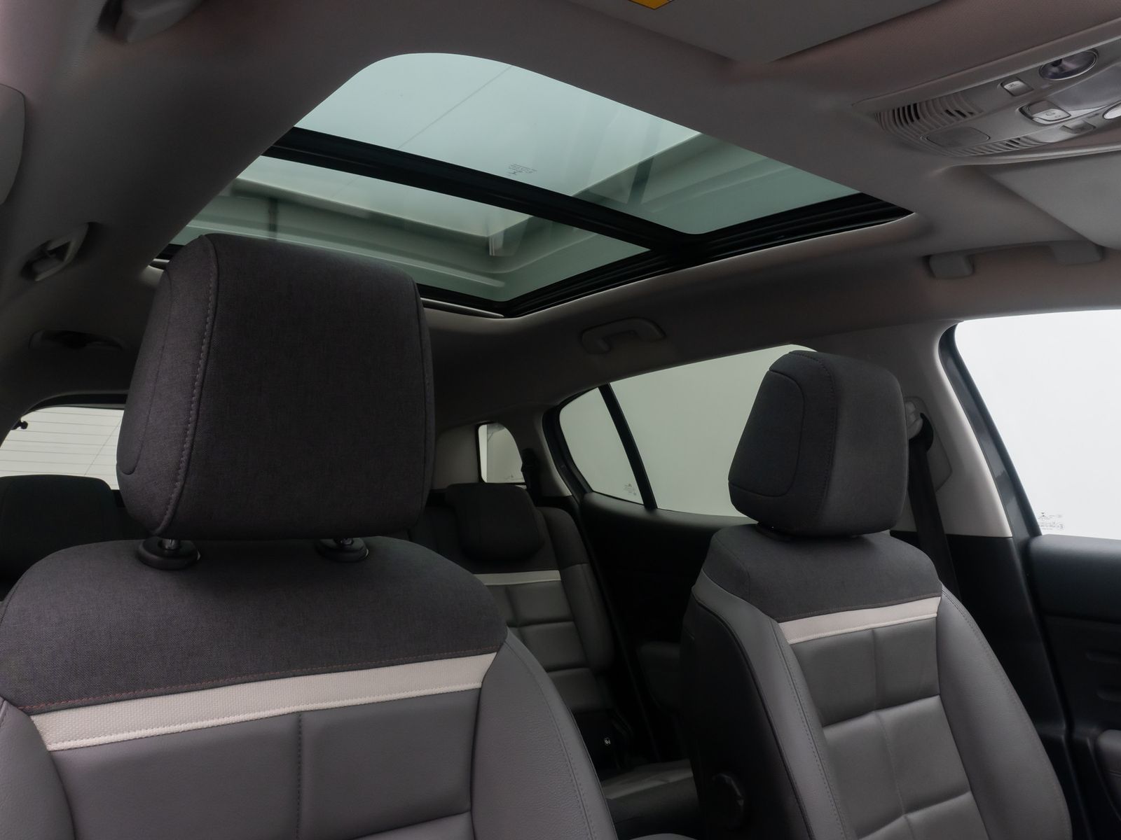 Fahrzeugabbildung Citro&euml;n C5 Aircross SHINE 360&deg;ACC Panorama AHK 19" Voll