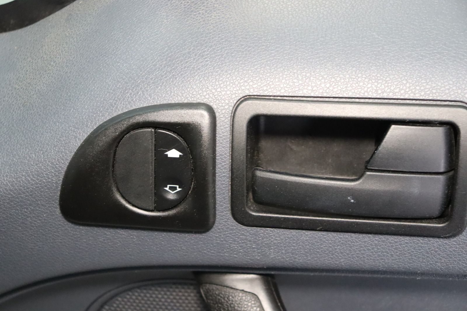 Fahrzeugabbildung Ford Transit Connect 1.8 DTCi T230 Kasten mit Klimaan