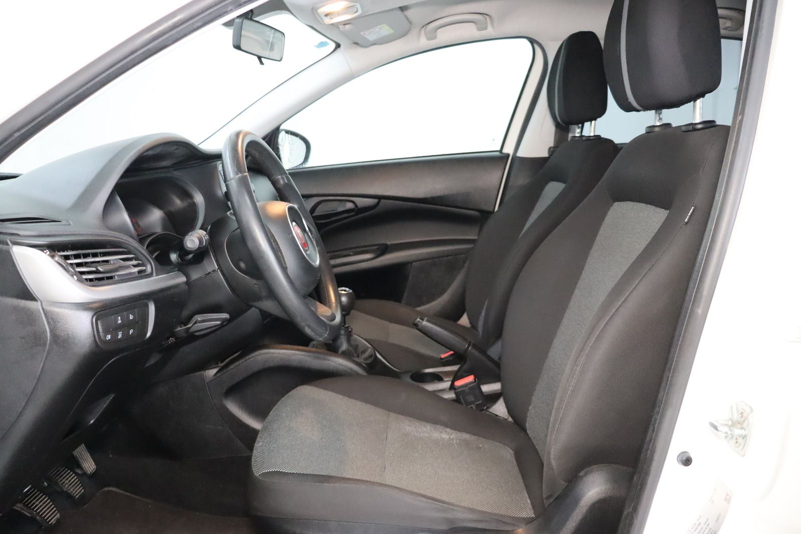 Fahrzeugabbildung Fiat Tipo 1.4 * PDC * HU/AU neu