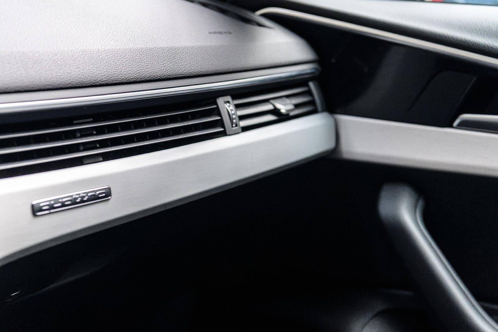 Fahrzeugabbildung Audi A4 Avant 40 TDI quattro advanced + Kamera +
