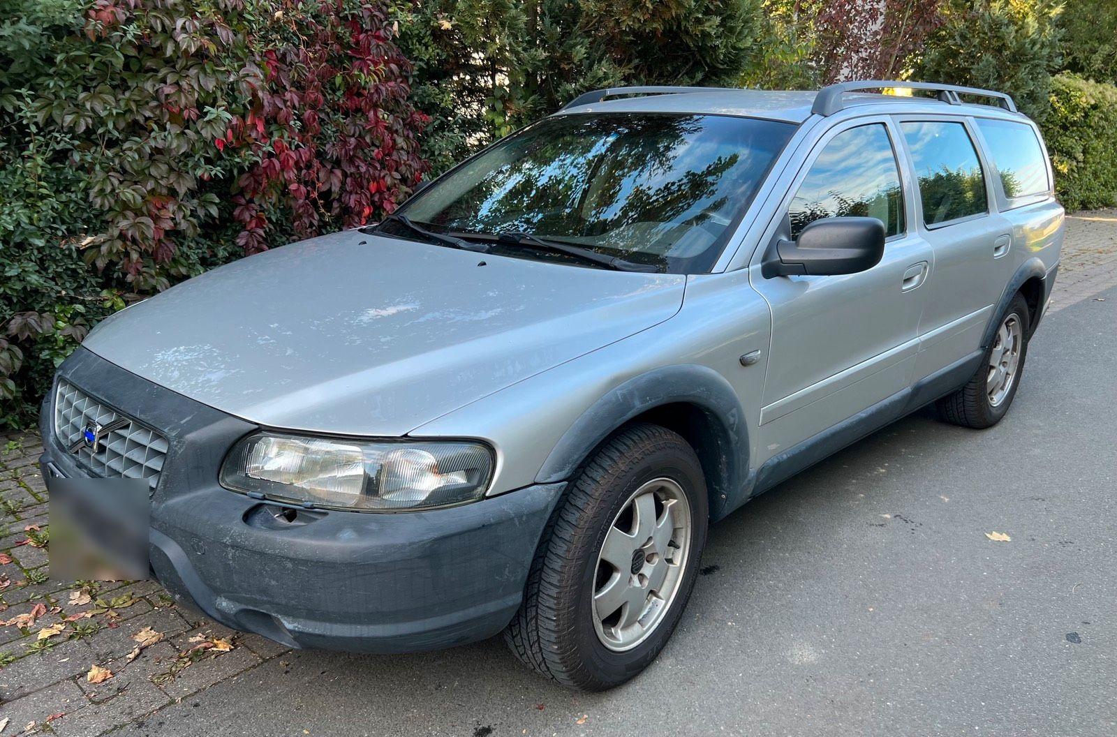 Volvo XC70 2004 — rear view