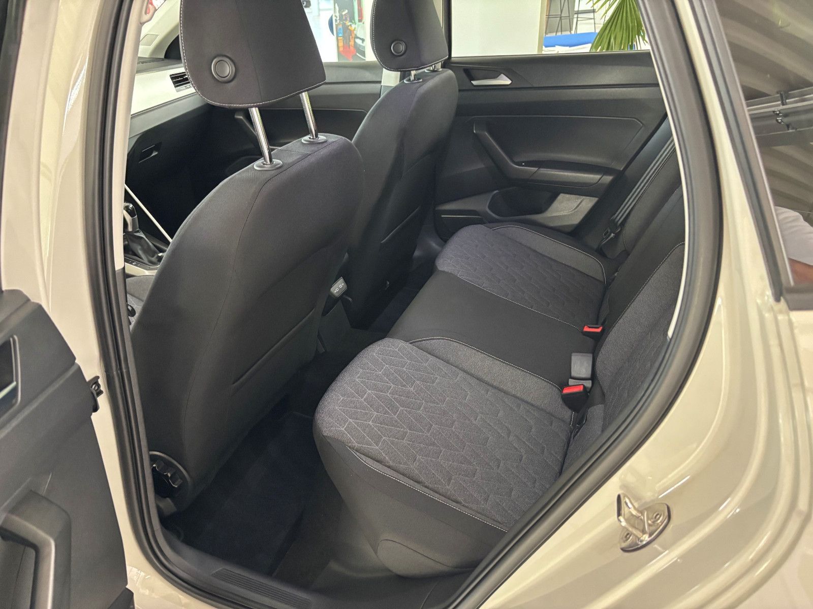 Fahrzeugabbildung Volkswagen Polo 1.0 TSI Move DSG +LED +ALLWETTER