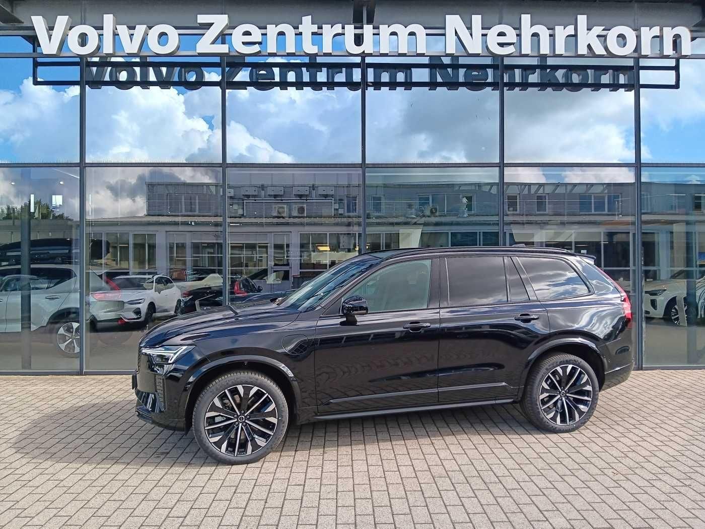 Fahrzeugabbildung Volvo XC90 T8 AWD Plug-in Hybrid Plus Dark