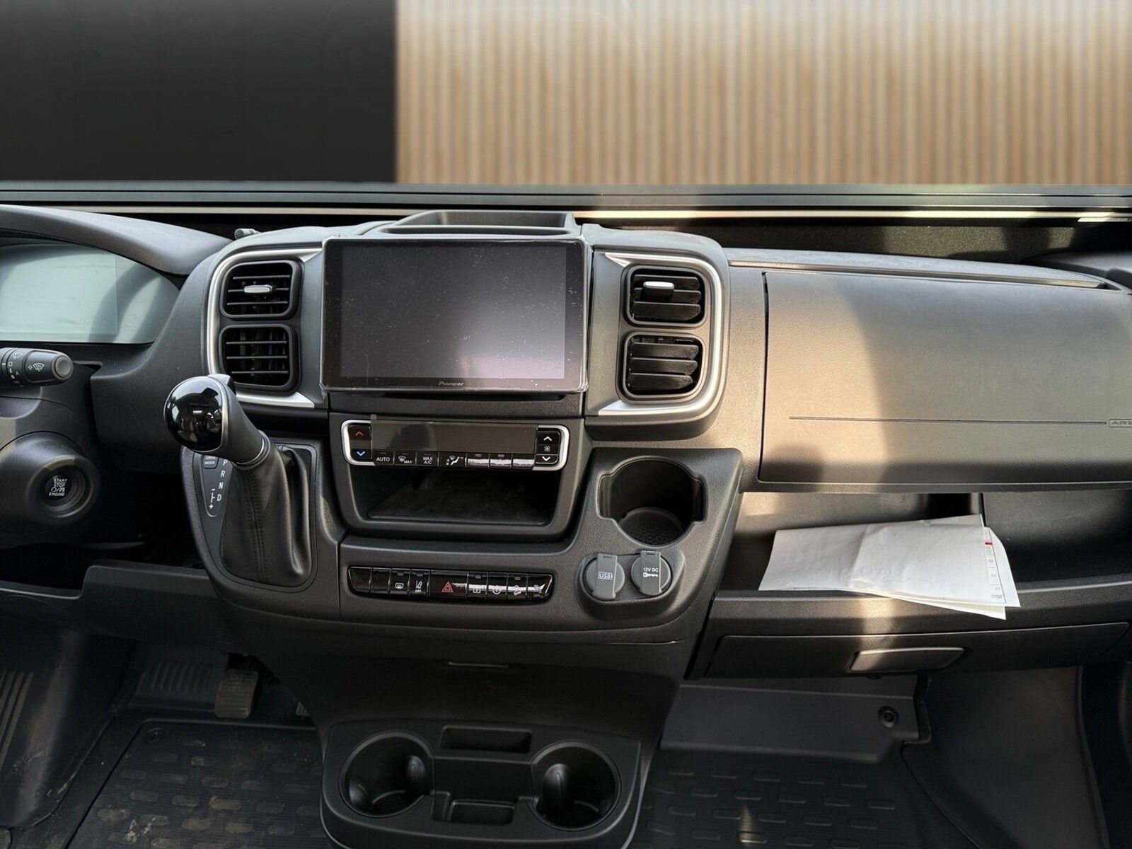 Fahrzeugabbildung Eura Mobil Van V 635 EB Alufelge, Keyless Entry, RFK, Radio