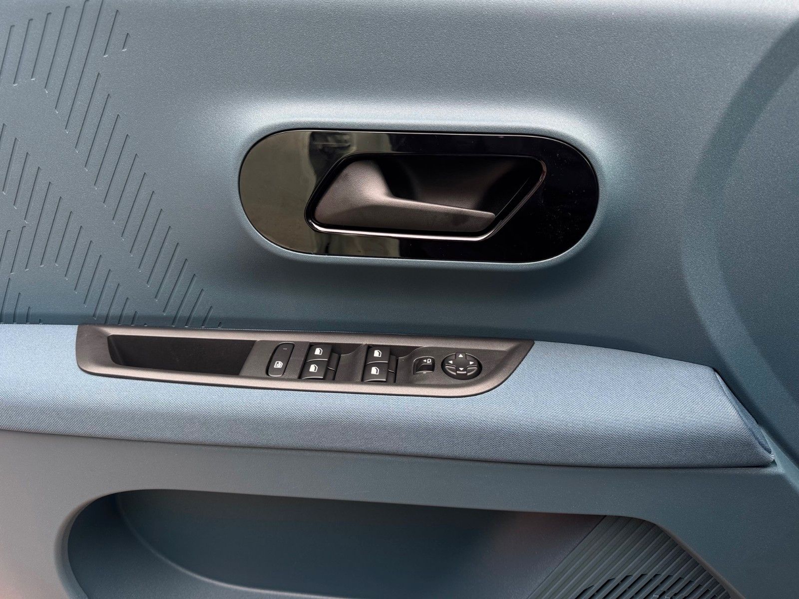 Fahrzeugabbildung Fiat Grande Panda Elektro La Prima 44 kWh Navi Kamera