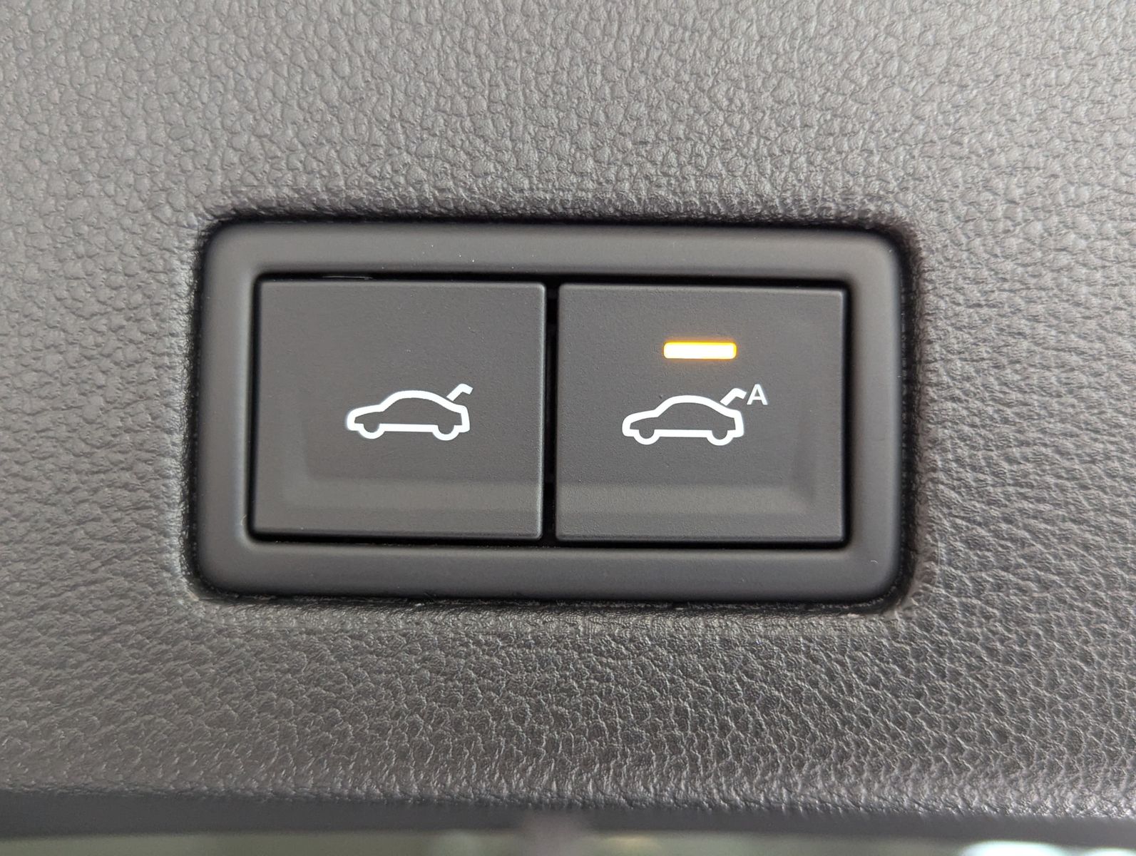 Fahrzeugabbildung Volkswagen Touareg 3.0TDI 4M R-Line VOLL Black 22" UPE 114T