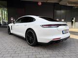 Porsche Panamera 4 Platinum Edition Platinum Edition - Porsche Panamera mit Benzin-Antrieb: Edition