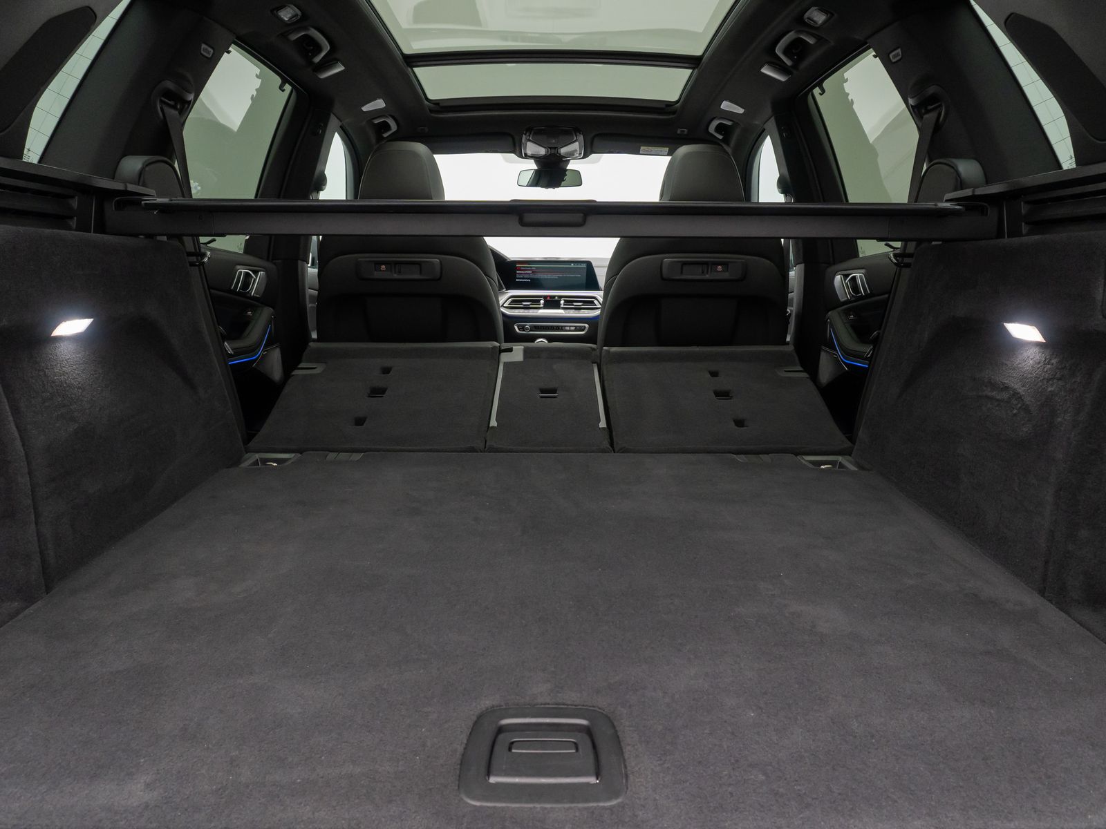 Fahrzeugabbildung BMW X5 xD40d M Sport Panorama Kamera HUD DAB B&W 22"