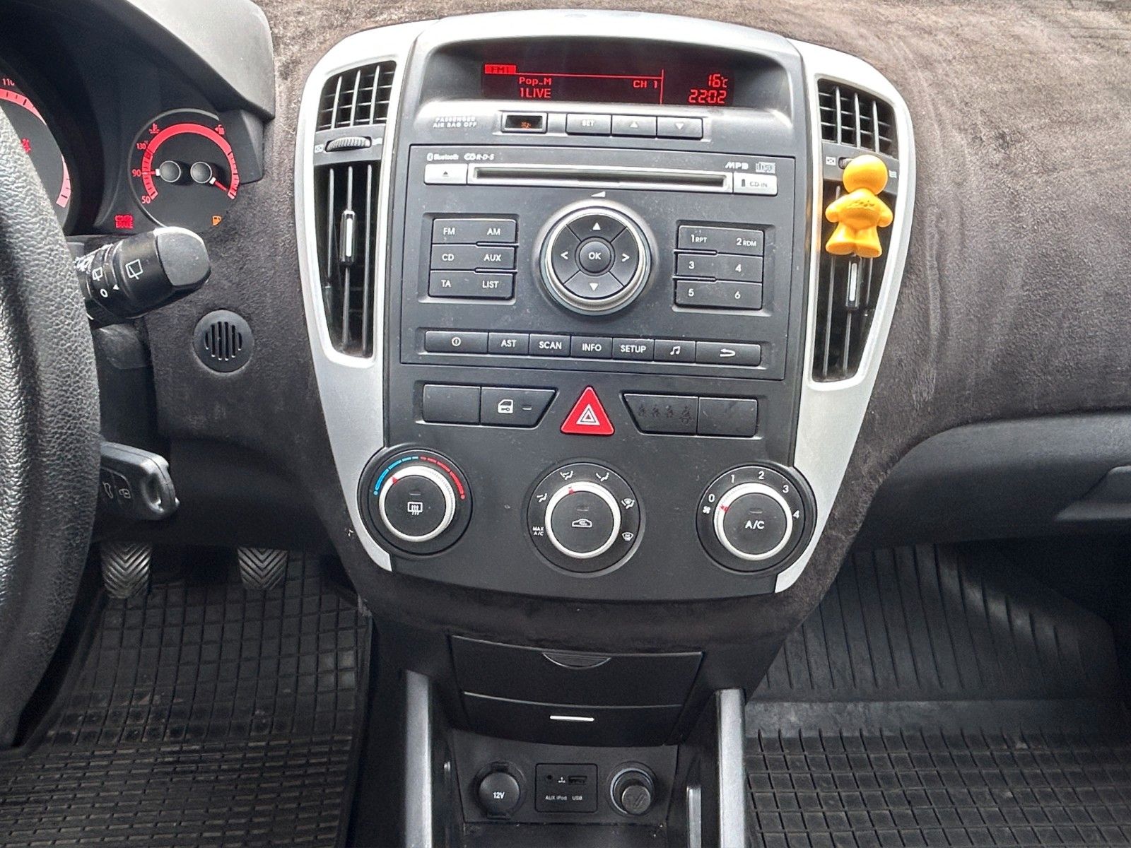 Fahrzeugabbildung Kia cee'd / Ceed 1.6 3Trg /Klima/TÜV AU 2Jahre neu/