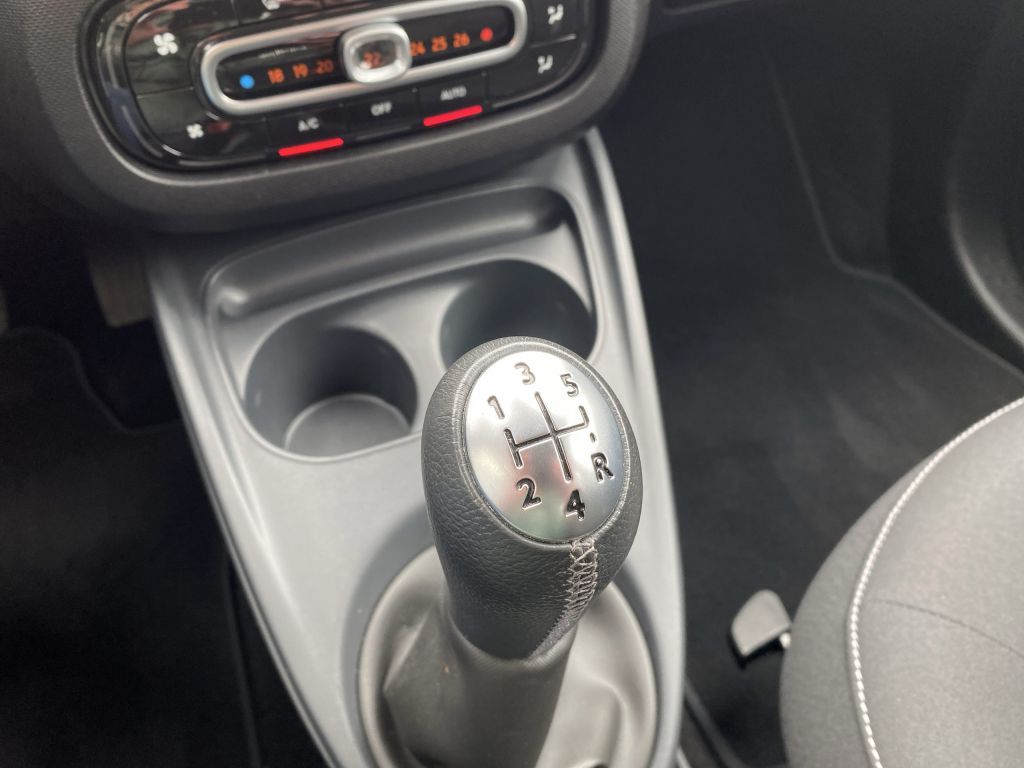 Fahrzeugabbildung Smart smart forfour passion *PDC hinten*Sitzh.*Klimaau
