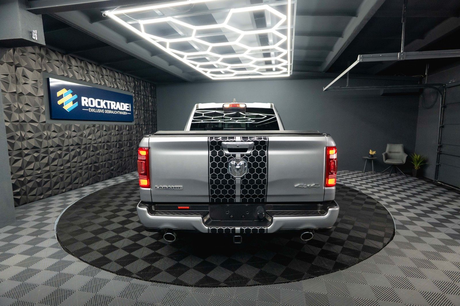 Fahrzeugabbildung Dodge RAM 5.7 V8 HEMI 4x4 Night LARAMIE LONGBED 19%
