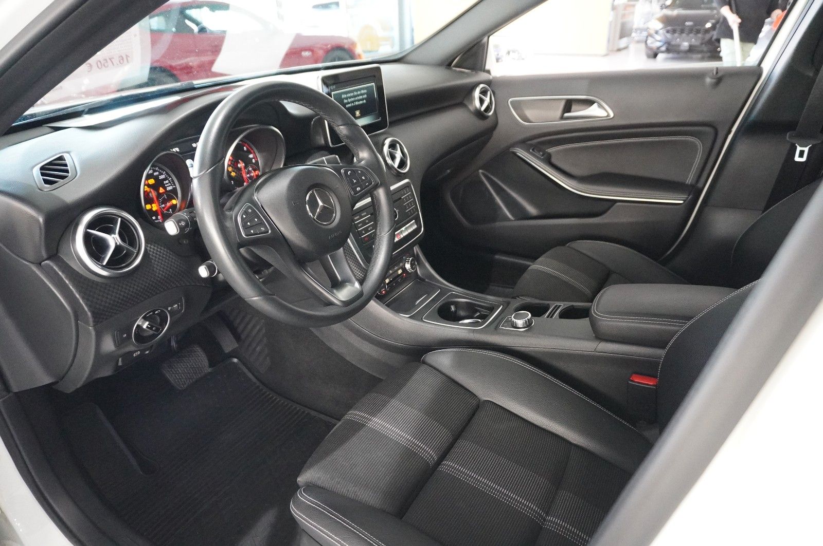 Fahrzeugabbildung Mercedes-Benz A 180 CDI URBAN KLIMA/SHZ/PDC/TEMP./SPORT/AHK