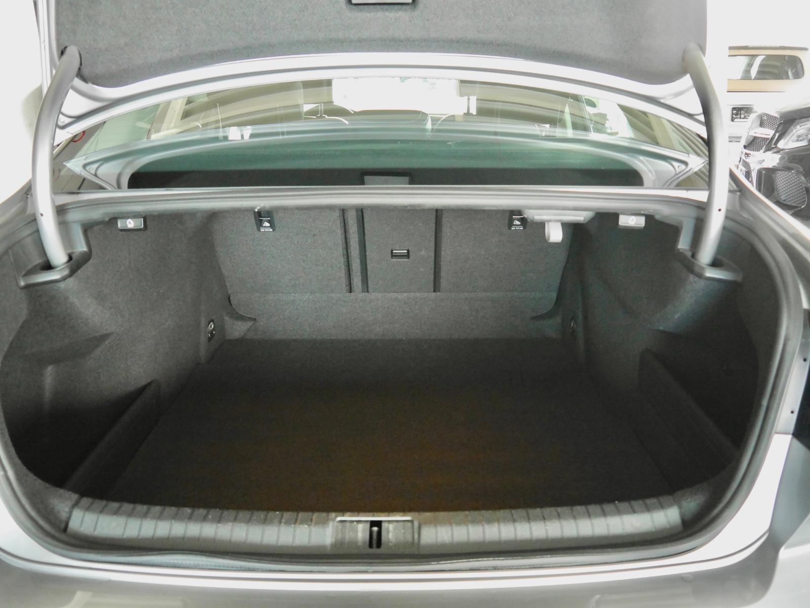 Volkswagen Passat Lim. Highline*DAB*Alcantar*