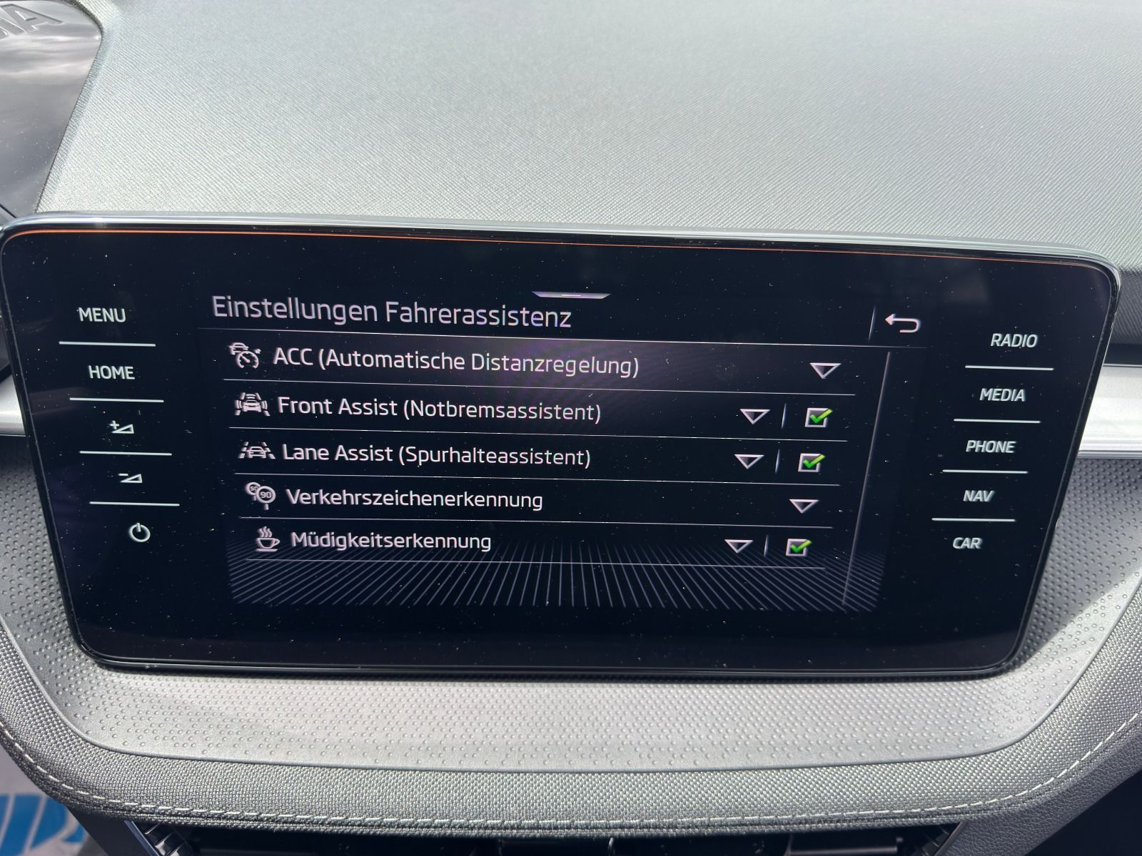 Fahrzeugabbildung SKODA Fabia Style 110PS DSG*RFK*ACC*NAVI*behLen*BehFro