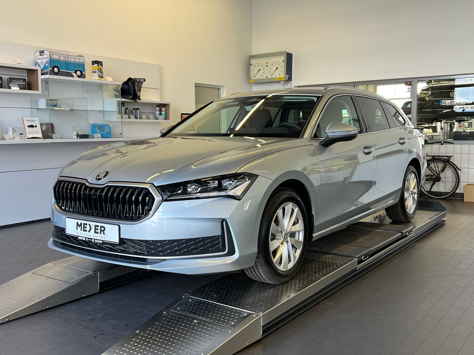 Fahrzeugabbildung SKODA Superb Combi Selection 1.5 TSI mHEV DSG *Vorb. A