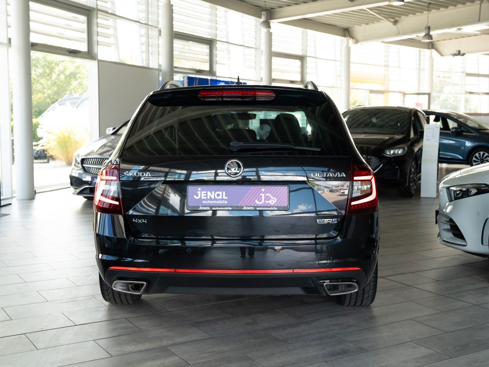 Fahrzeugabbildung SKODA Octavia Combi RS 4x4 AUTOM./SITZHZG./KAMERA