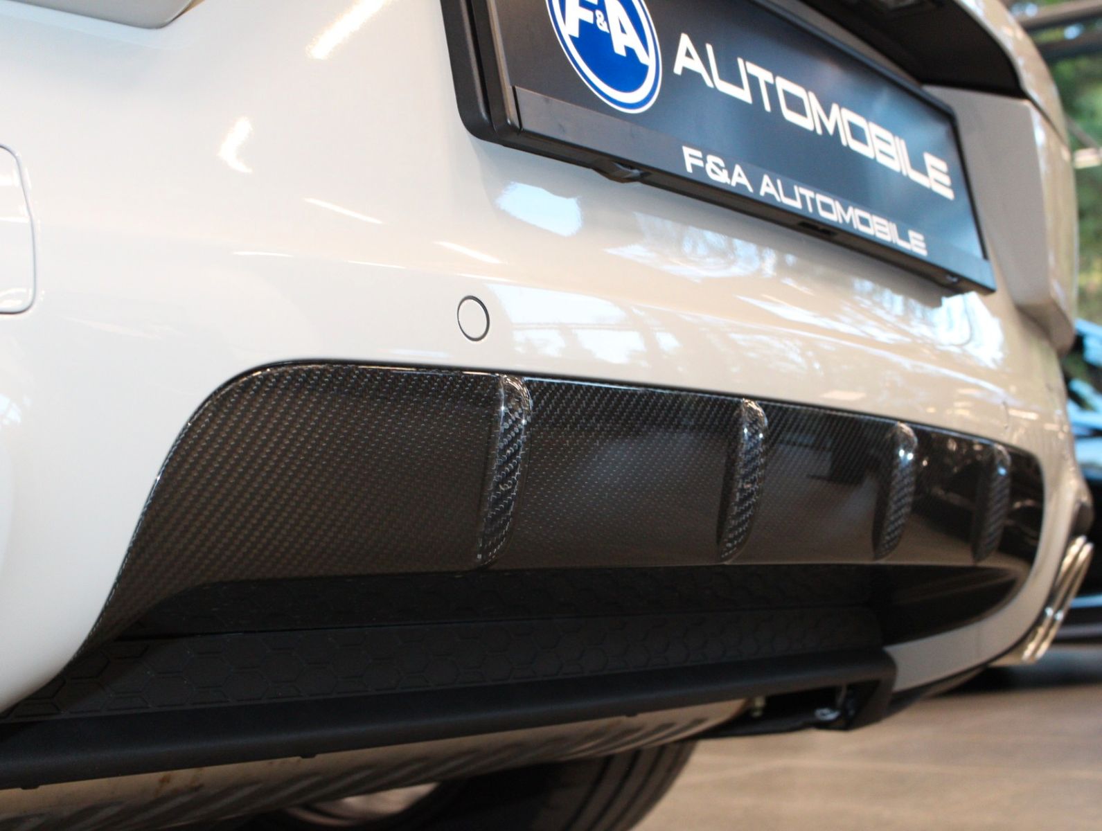 Fahrzeugabbildung Porsche Cayenne S Coupé Leichtbau-Sport-Paket Carbon