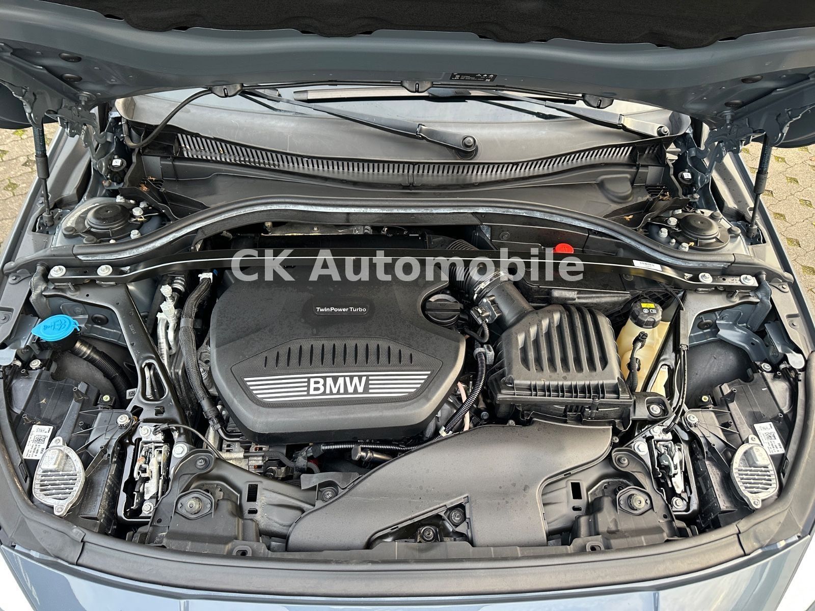 Fahrzeugabbildung BMW 118d Sport-Line/Shadow-Line/Navi/Pano/LED/PDC