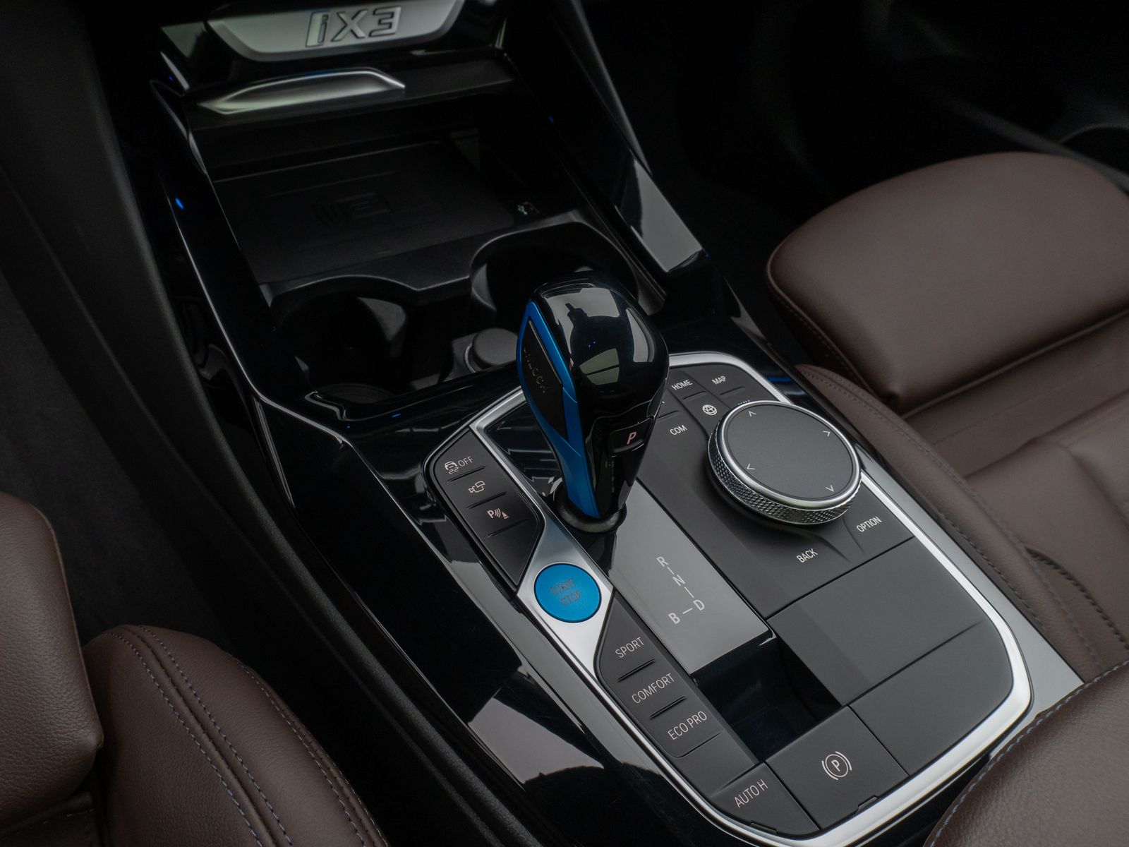 Fahrzeugabbildung BMW iX3 M Sport Impressive Panorama 360°HUD DAB H/K