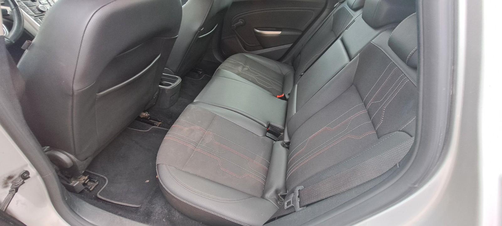 Opel Astra 2012 — photo 14