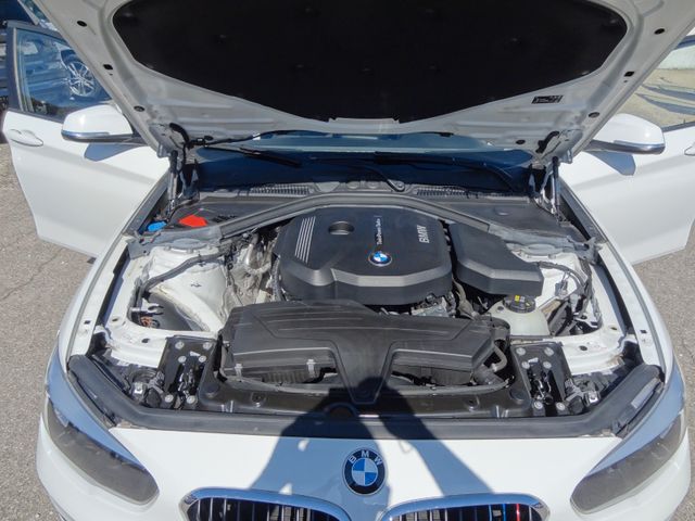 Fahrzeugabbildung BMW 118i/1.Hand/18-Zoll/PDC/57TKM/SitzH/Top-Zustand/
